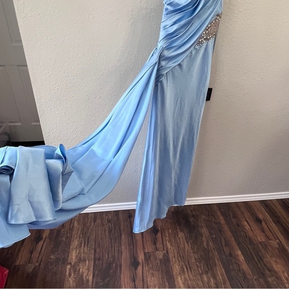 NEW MAC DUGGAL ONE SHOULDER EMBELLISHED SATIN GOWN IN POWDER BLUE  SIZE 4 - Picture 5 of 17